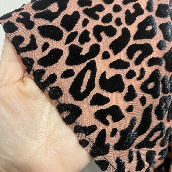 Kori America Leopard Print Short Sleeve Top Size Med - Picture 4 of 5